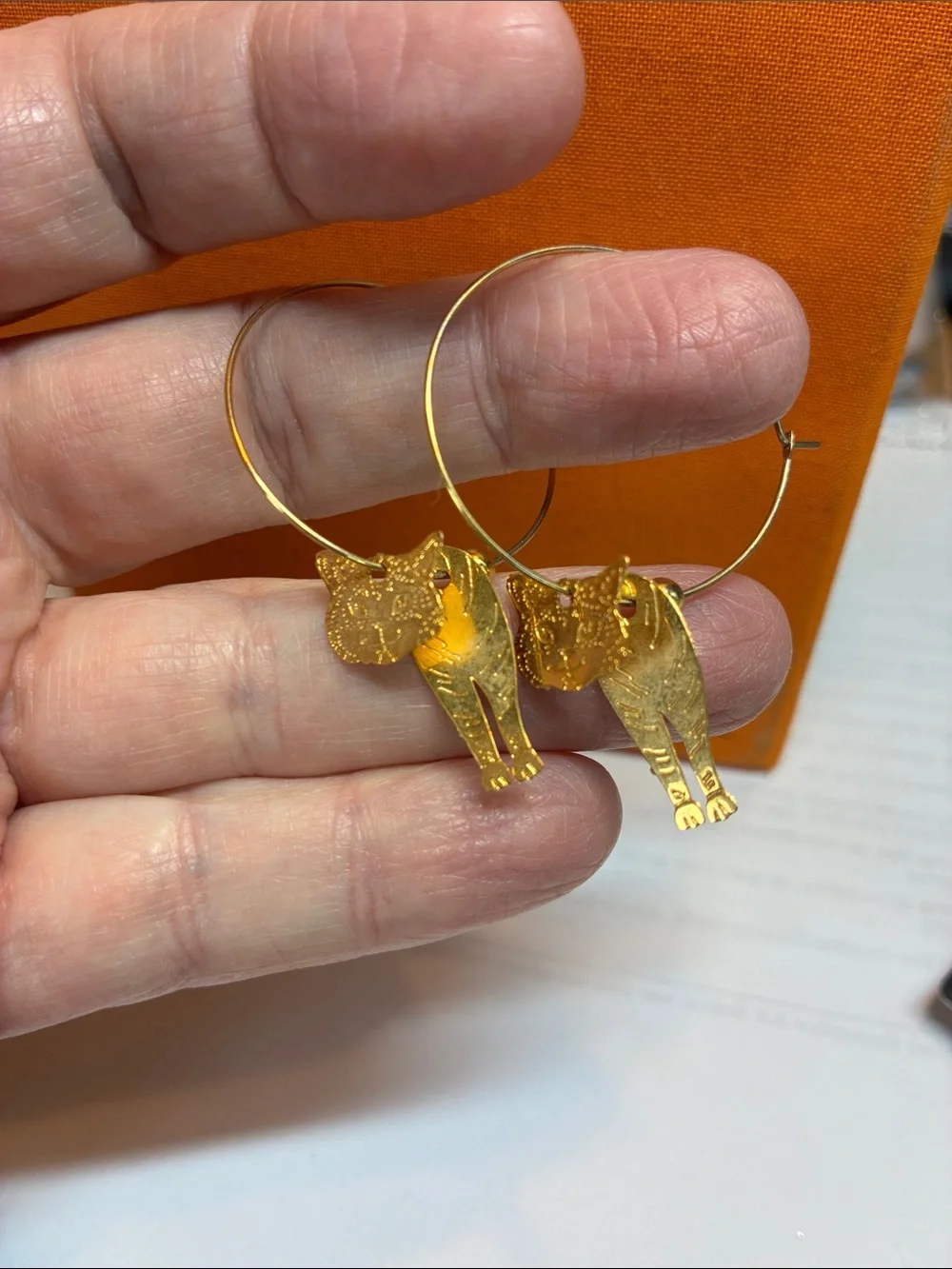 Gold vintage Cat Hoop Earrings - Unbranded